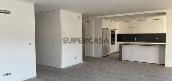 Apartamento NOVO Tipologia T3 com Box 2 carros