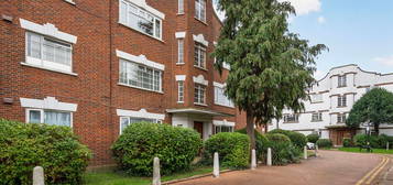 Flat to rent in Bushey Road, London SW20