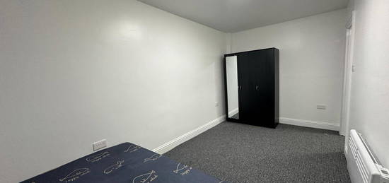 Flat to rent in St. Ursula Road, Southall UB1