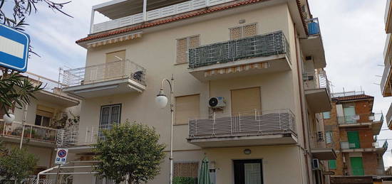 Appartamento in vendita in via Italo Balbo, 83