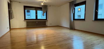 Erstbezug nach Renovierung! Attraktive 3,5-Zimmer-Wohnung mit Parkettboden und Balkon