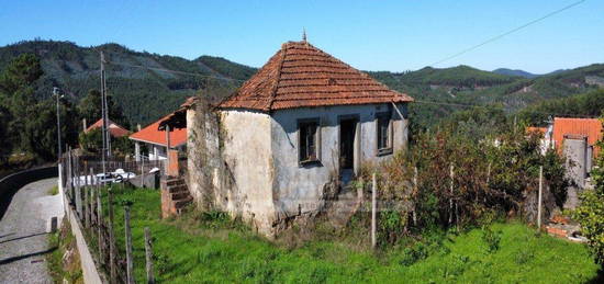 Moradia para reconstruir em Figueiró dos Vinhos