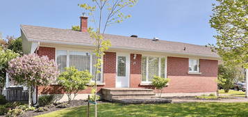 14, Rue Roy
                        Victoriaville