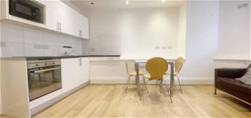 Flat to rent in West End Lane, London NW6