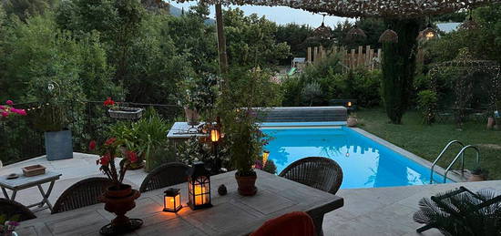 Maison ATYPIQUE au pied de la MONTAGNE SAINTE VICTOIRE