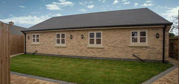 2 bedroom semi-detached bungalow for sale