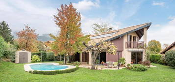 A découvrir  Maison avec piscine  Terrain arboré  Calme