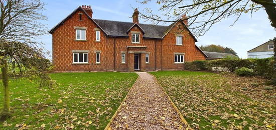 5 bedroom detached house