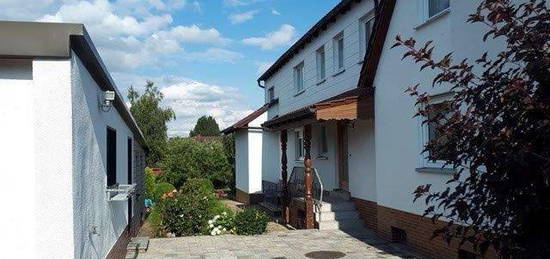 Großzügige Doppelhaushälfte mit Gartenhaus und Garage in der Saas zur Miete