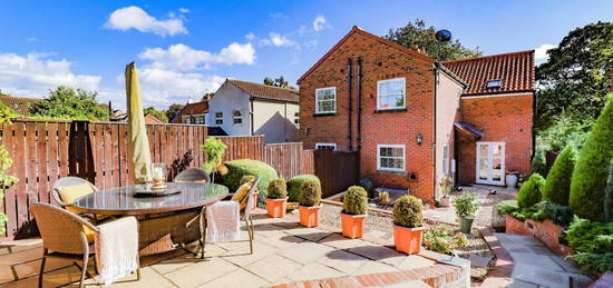 4 bed semi-detached house for sale