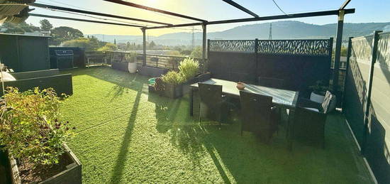 Appartement T4 toit terrasse (90m2 + terrasse 70m2)