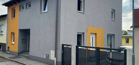 Zehnerviertel: Top Einfamilienhaus mit Nebengebäude in Massivbauweise