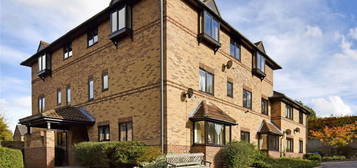 Flat to rent in St. Swithins Court, Polehampton Close, Twyford, Reading RG10