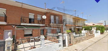 Casa adosada en venta en Calle Barcelona, Los Robles