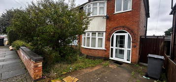 3 bed semi-detached house to rent