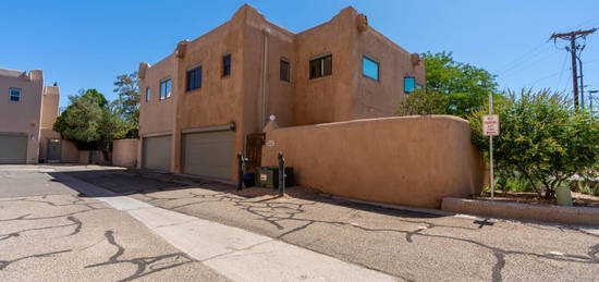 816 Southeast Cir NW, Albuquerque, NM 87104