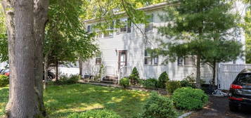 115 Norfleet Ln, Coram, NY 11727