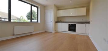 Flat to rent in Station Road, West Drayton UB7