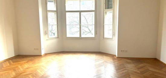 Sonnige, sehr helle 3-Zi-Altbau-Wohnung in Altbogenhausen! Kompl. sanierter Altbau mit toller EBK!