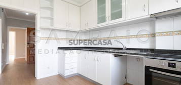 Apartamento T2 - S. Pedro da Cova - Renovado!