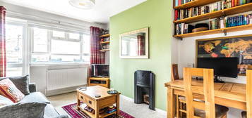 Flat to rent in Aldrington Road, London SW16