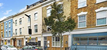 Flat to rent in Nevill Road, London N16