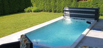 Bungalow mit Pool