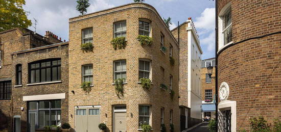 Mews house for sale in Halkin Mews, London SW1X