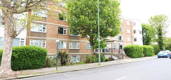 Flat to rent in Wilbury Crescent, Hove BN3