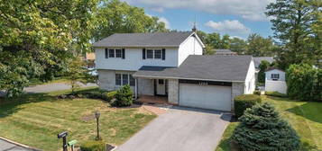 1259 Walnut Ln, Macungie, PA 18062