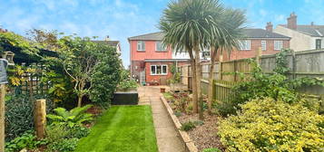 3 bed semi-detached house for sale