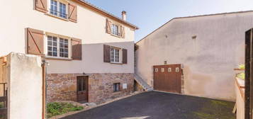 Grande maison de village avec jardin et terrasse