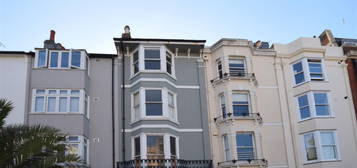 Flat to rent in Richmond Place, Brighton BN2