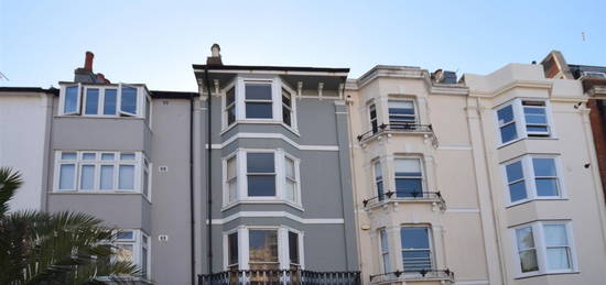 Flat to rent in Richmond Place, Brighton BN2