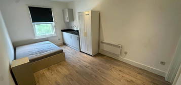 Studio to rent in Shorndean Street, London SE6