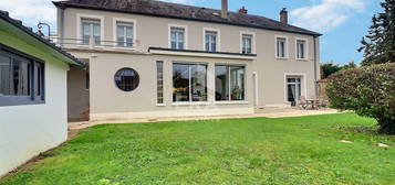 A VENDRE MAISON F9 CENTRE VILLE ETRECHY