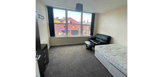 Flat to rent in Roundhay Road, Leeds LS8