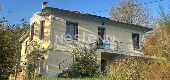 Maison de caractère avec dépendance et grotte naturelle au centre de Brantôme, terrain + 7000 m2