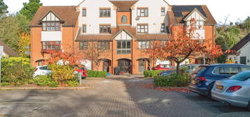 Flat for sale in Beaumont Place, Isleworth TW7