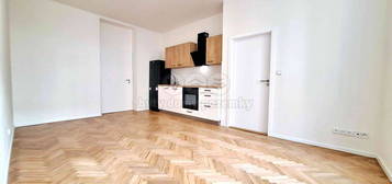 Byt 2+kk, 42 m², Oblouková, Praha