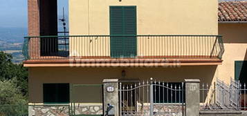 Terratetto plurifamiliare 165 m², buono stato, Casteldelmonte, Acquasparta