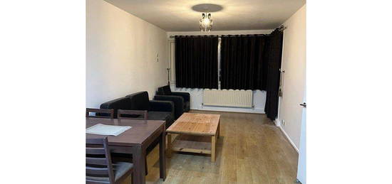 Flat to rent in Crandley Court, London SE8