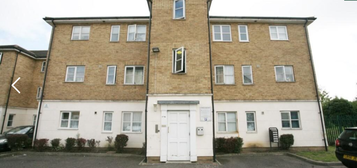 Flat to rent in Causton Square, Dagenham RM10