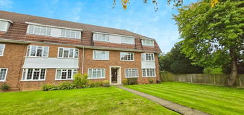 Flat to rent in Hemingford Road, Cheam, Sutton SM3