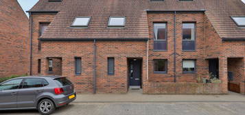 3 bed town house for sale