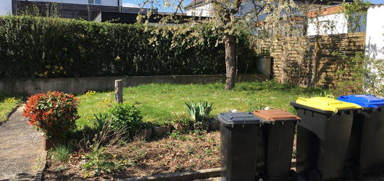 Einfamilienhaus mit Garten und Garage