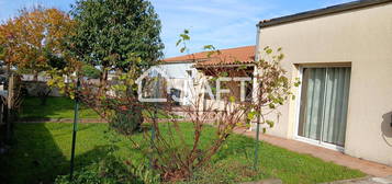 Courçon maison de 115 m² de plain pied 3 ch piscine