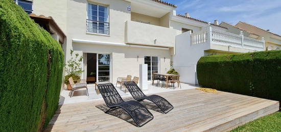 Alquiler de  Chalet pareado en  G266+5hj Marbella, Spain s/n