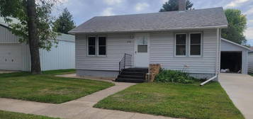 318 Center Ave N, Ashley, ND 58413