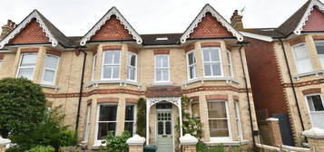 Flat to rent in Worcester Villas, Hove BN3